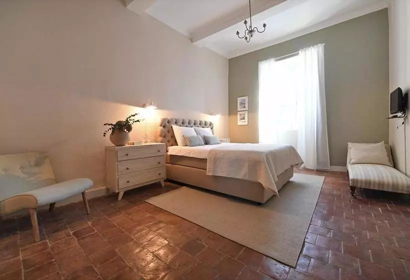 ベッドアンドブレックファースト Chambres D'hôtes Les Trois Comtes