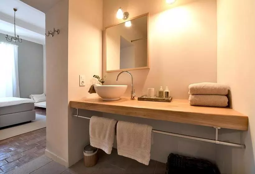 ベッドアンドブレックファースト Chambres D'hôtes Les Trois Comtes