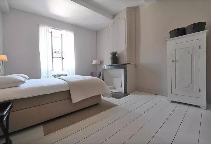 ベッドアンドブレックファースト Chambres D'hôtes Les Trois Comtes
