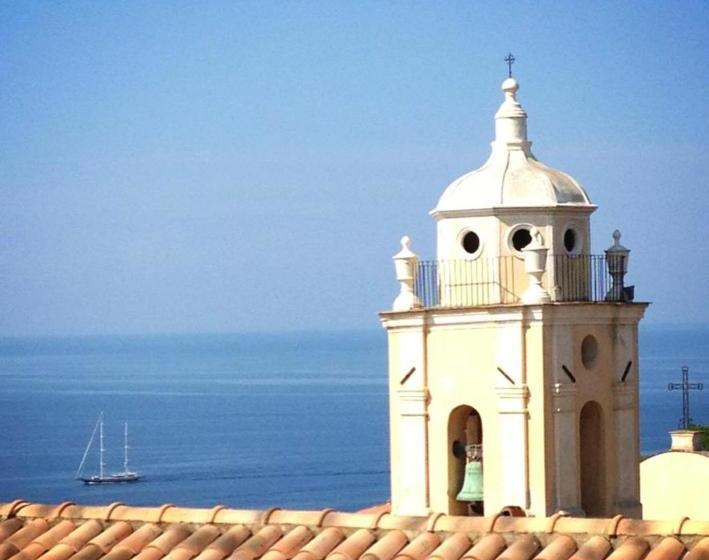 בית מלון כפרי Cyrnos