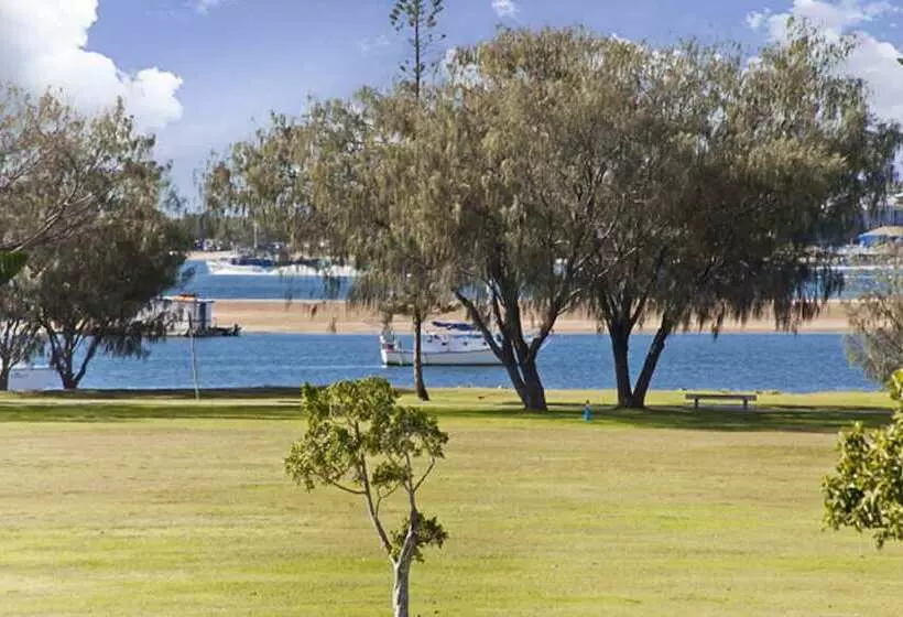 Aqualine Apartments