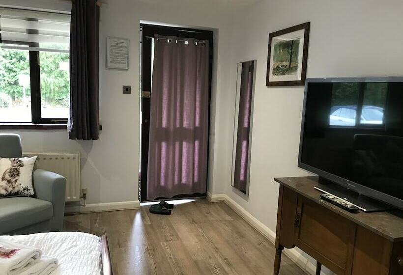 Bed and Breakfast Pinewood Lodge