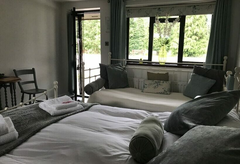 Bed and Breakfast Pinewood Lodge