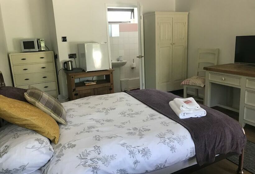 Bed and Breakfast Pinewood Lodge