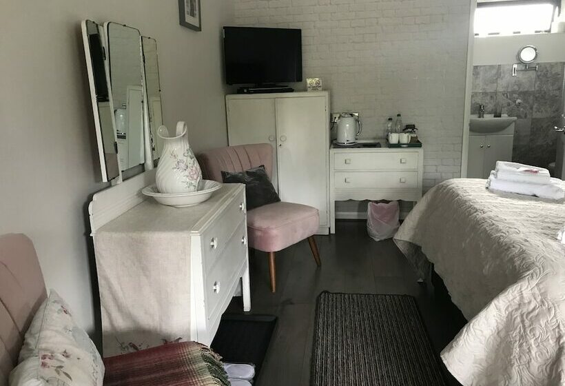 Bed and Breakfast Pinewood Lodge