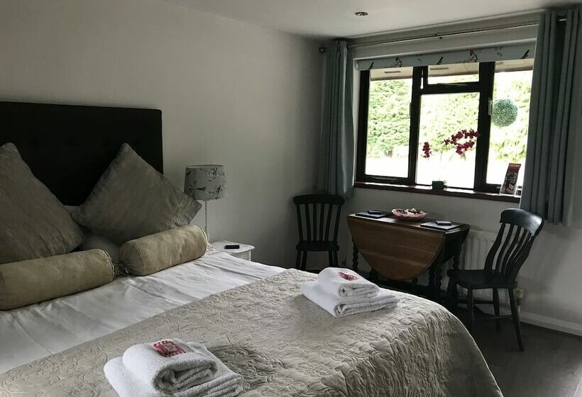 Bed and Breakfast Pinewood Lodge