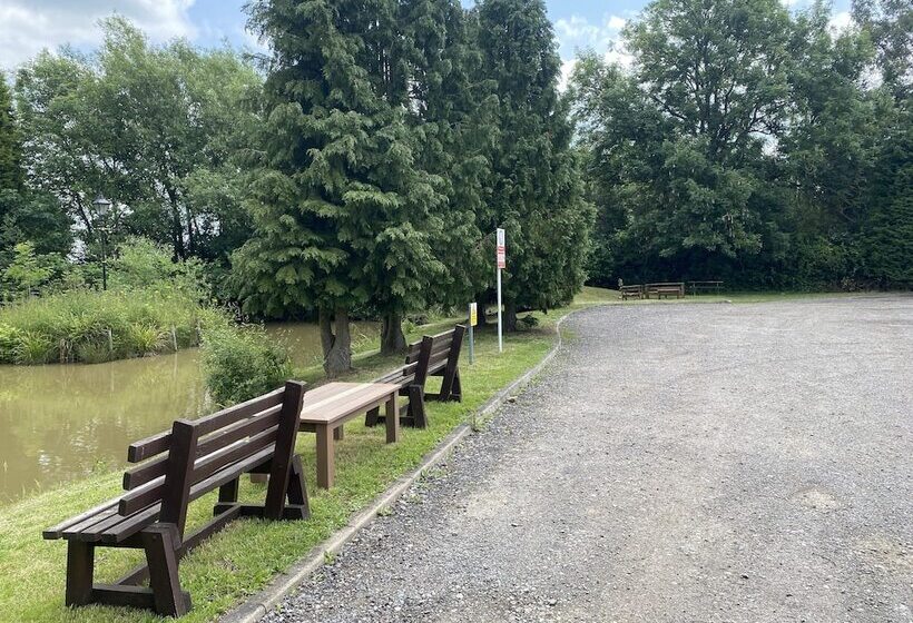 Bed and Breakfast Pinewood Lodge