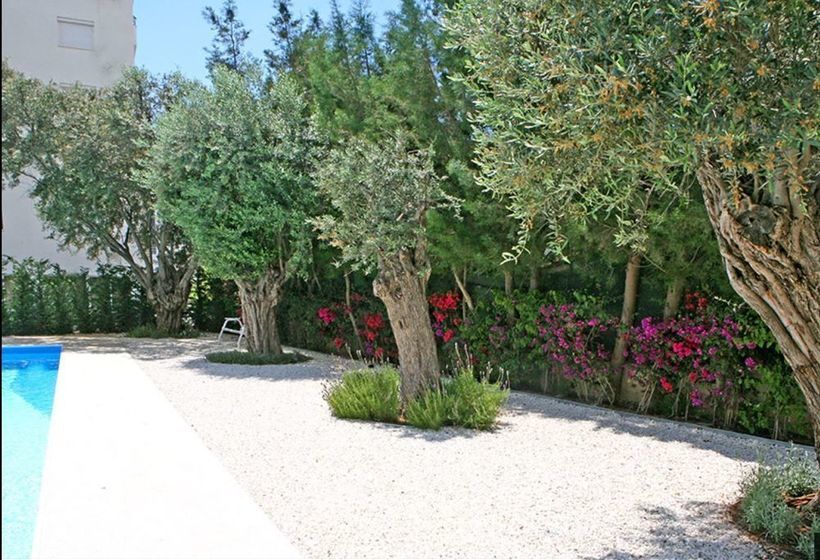 Corina Suites & Apartments