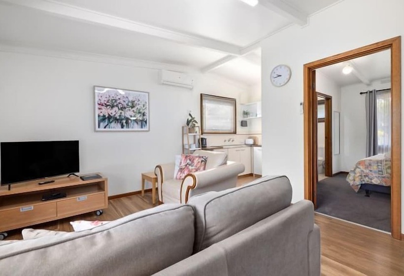 Halls Haven Holiday Units