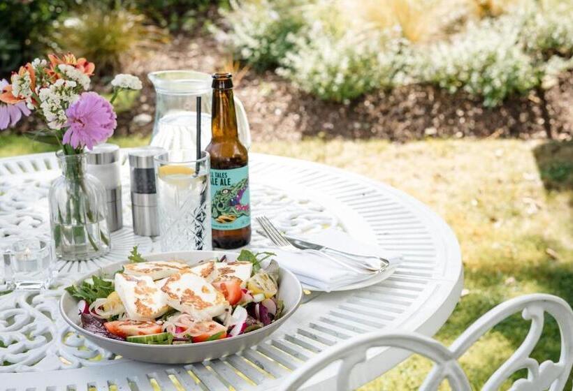 여관 Berwick Lodge