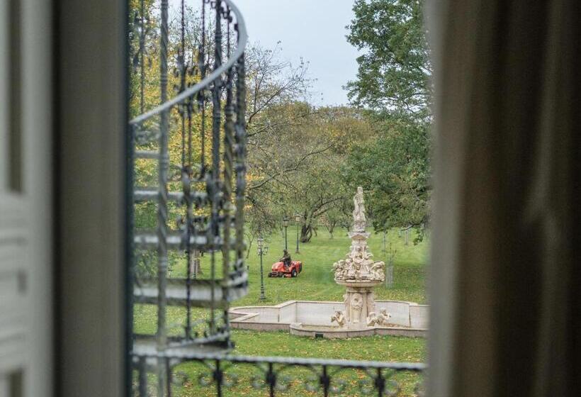 여관 Berwick Lodge