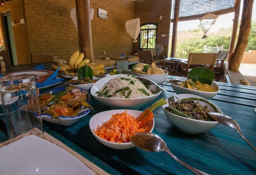 Hotelli Back Of Beyond   Safari Lodge Yala