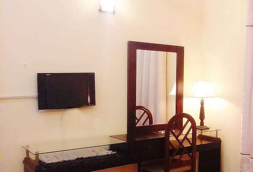 هتل Executive Lodges