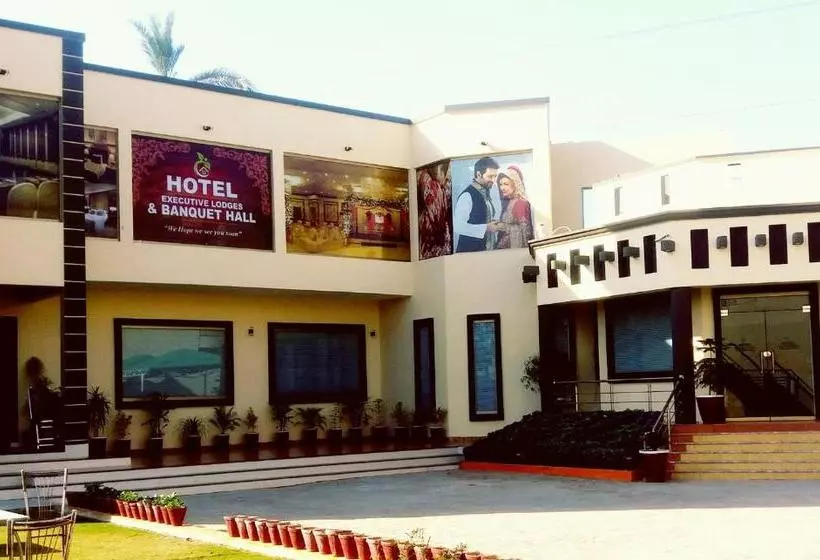 هتل Executive Lodges