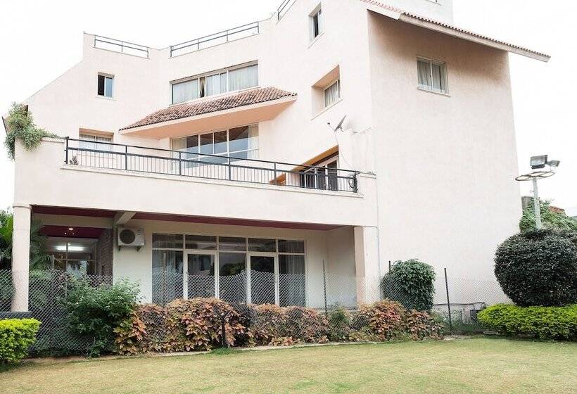 Hotel Treebo Fort Club