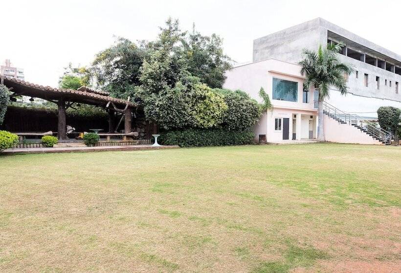 Hotel Treebo Fort Club