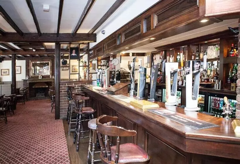 簡易ホテル The Crewe Arms