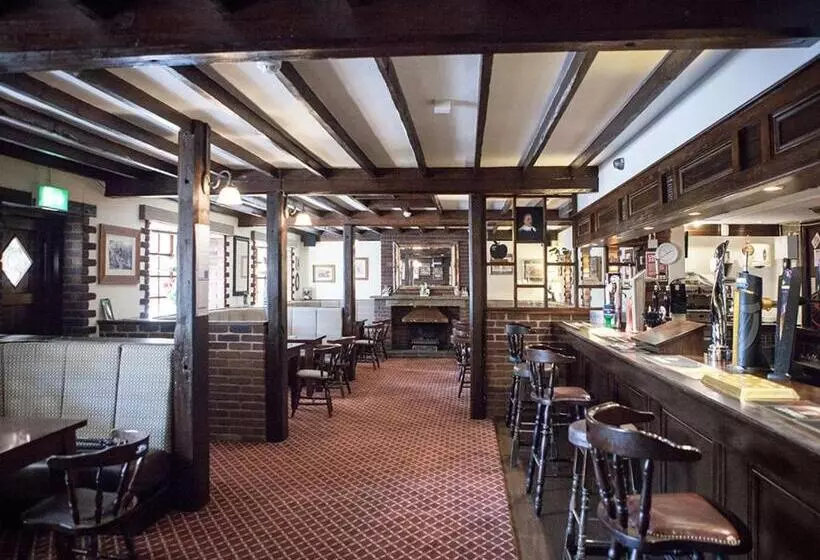 簡易ホテル The Crewe Arms