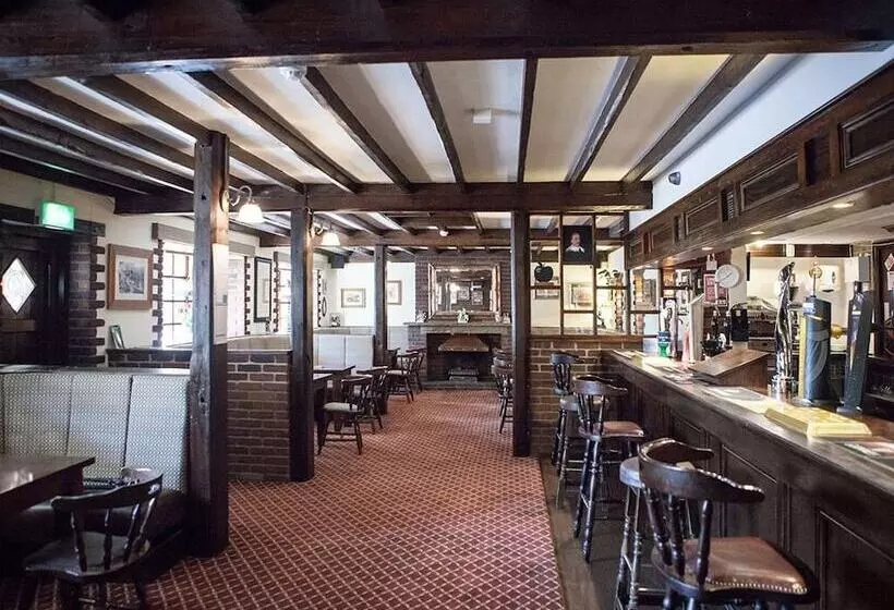 簡易ホテル The Crewe Arms