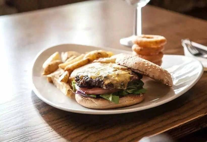簡易ホテル The Crewe Arms