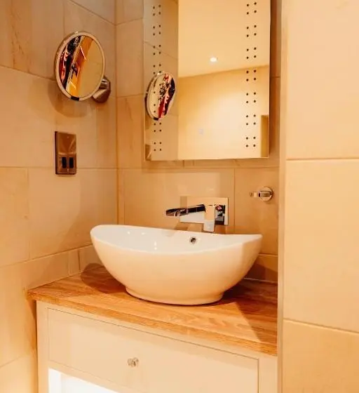 مسافرخانه The Fleece At Ruleholme
