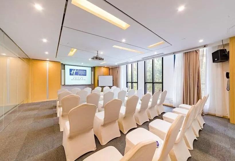 هتل Holiday Inn Express Shijiazhuang Heping, An Ihg