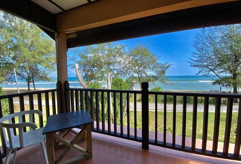 Отель Pandan Laut Beach Resort