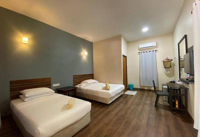 Отель Pandan Laut Beach Resort