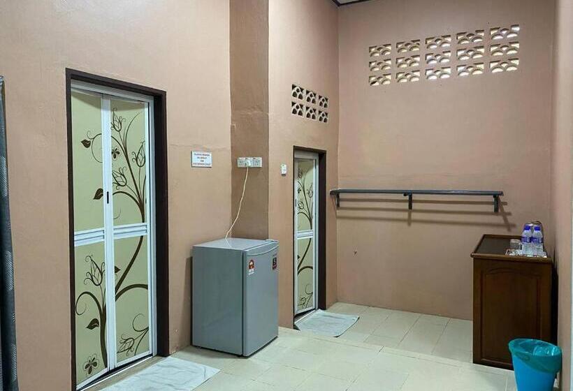 Отель Pandan Laut Beach Resort