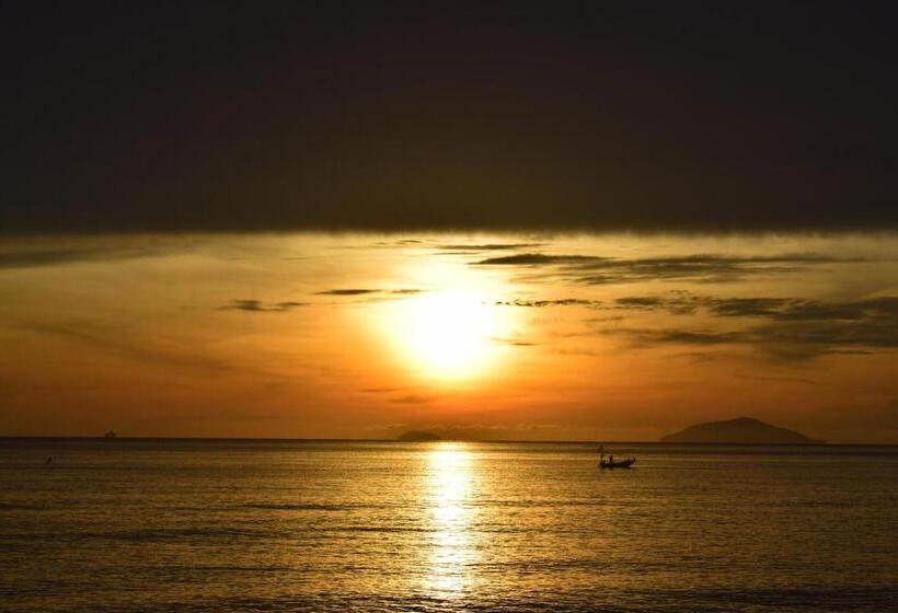 Отель Pandan Laut Beach Resort