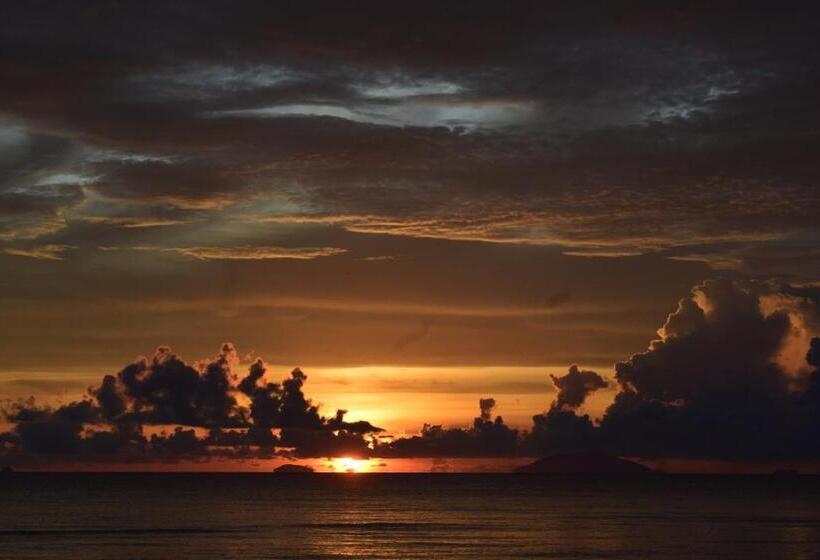 Отель Pandan Laut Beach Resort