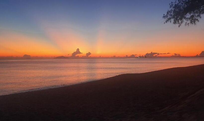 Отель Pandan Laut Beach Resort