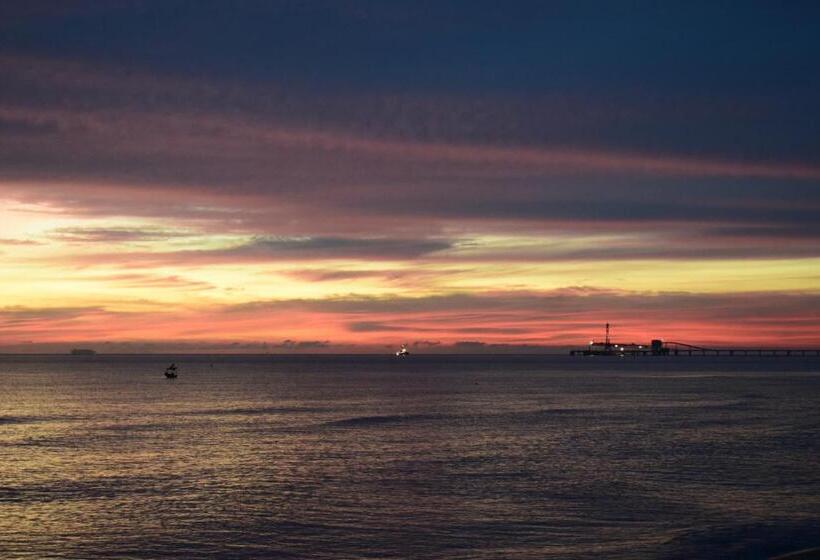 Отель Pandan Laut Beach Resort