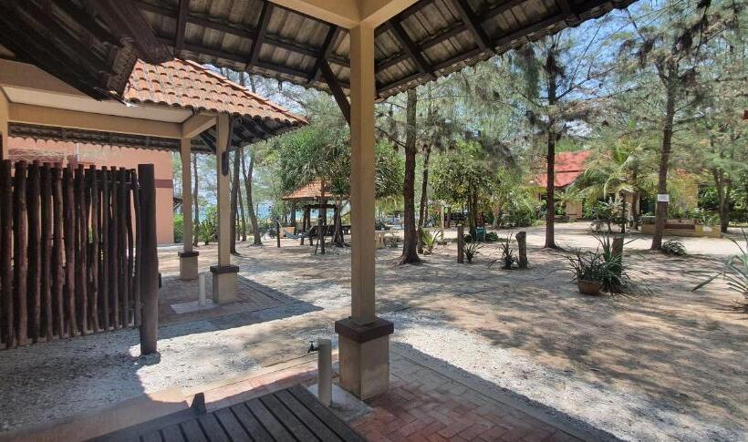 Отель Pandan Laut Beach Resort