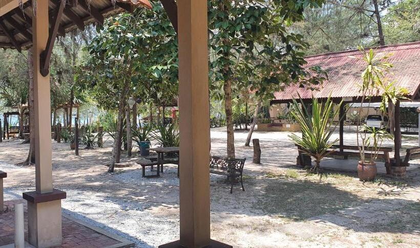 Отель Pandan Laut Beach Resort