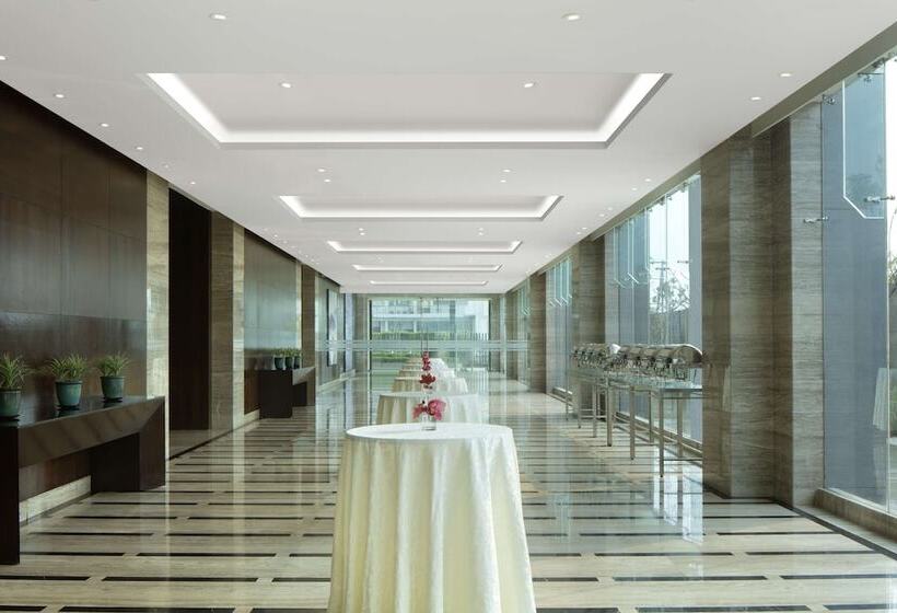 Hotel Radisson Blu Faridabad