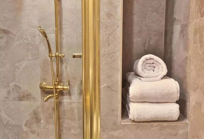 ホテル Real King Suite