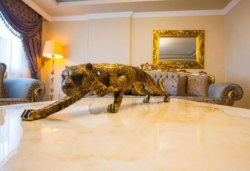ホテル Real King Suite