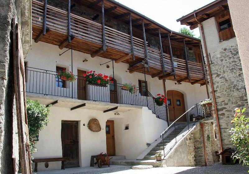 Ostello Del Castello Tirano