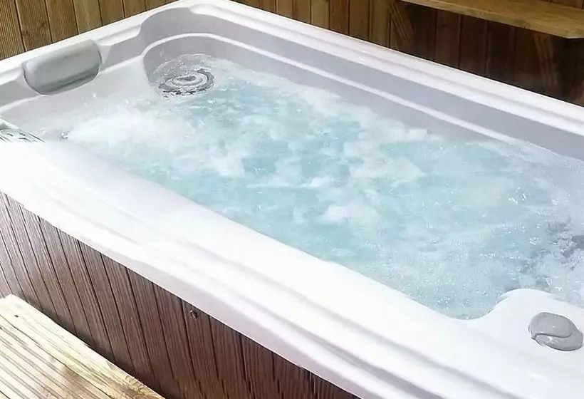 ペンション Hot Tub Hideaway