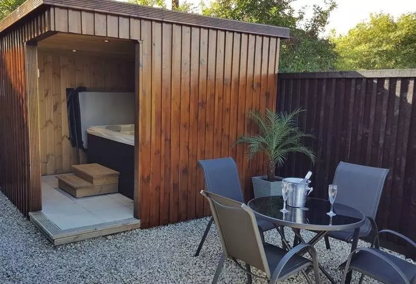 ペンション Hot Tub Hideaway