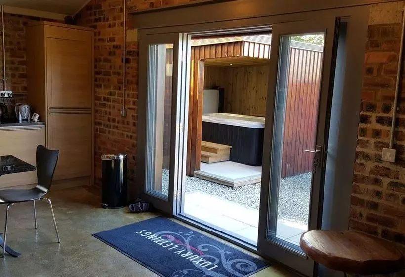 ペンション Hot Tub Hideaway