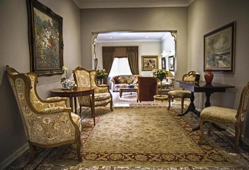 Pension Royal Ridge Guest House