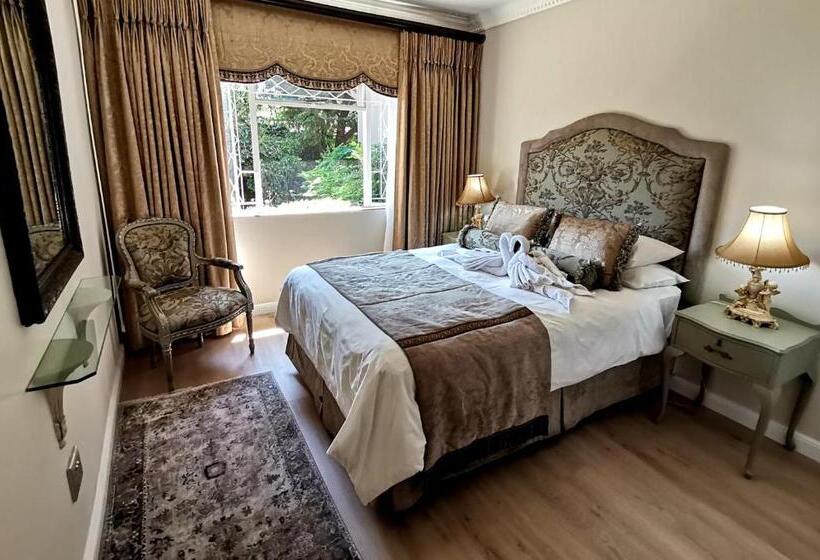 Pension Royal Ridge Guest House