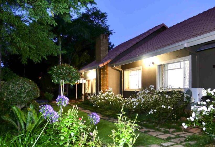 Pension Royal Ridge Guest House
