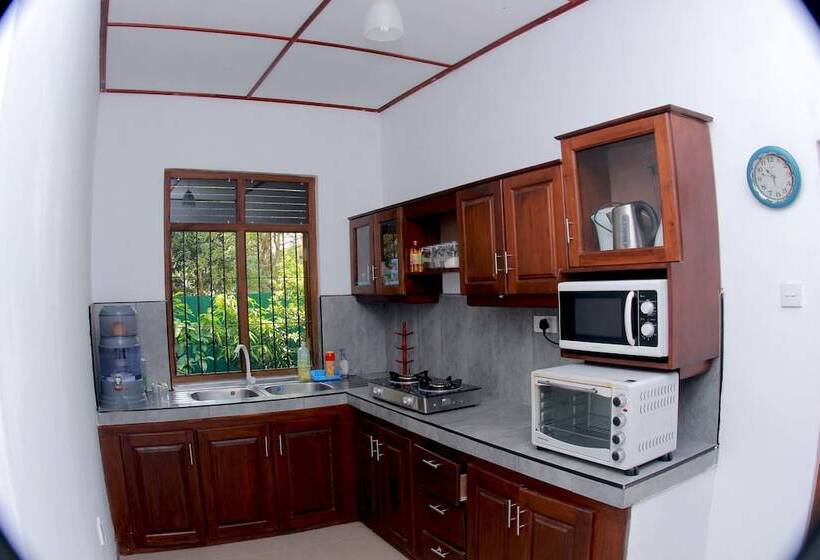 펜션 The Hermitage Negombo