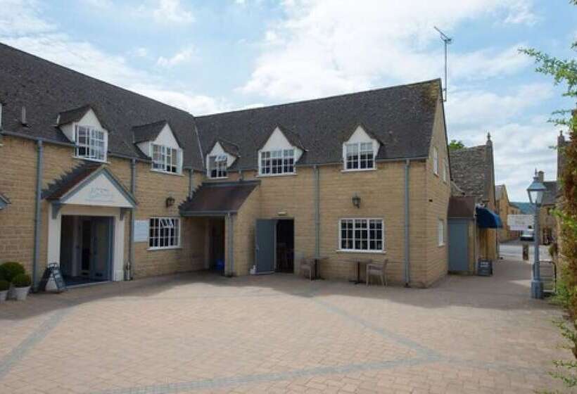 بنسيون The Lodge At Broadway