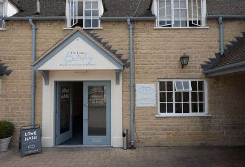 بنسيون The Lodge At Broadway