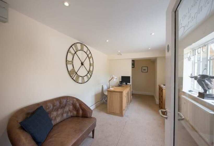 بنسيون The Lodge At Broadway