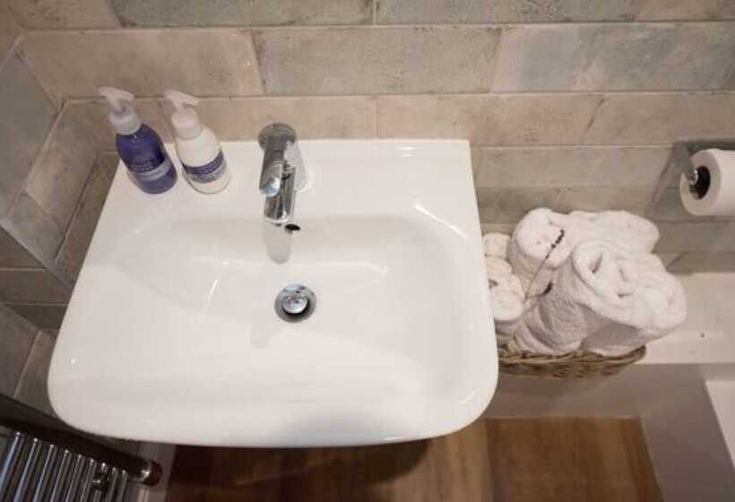 بنسيون The Lodge At Broadway